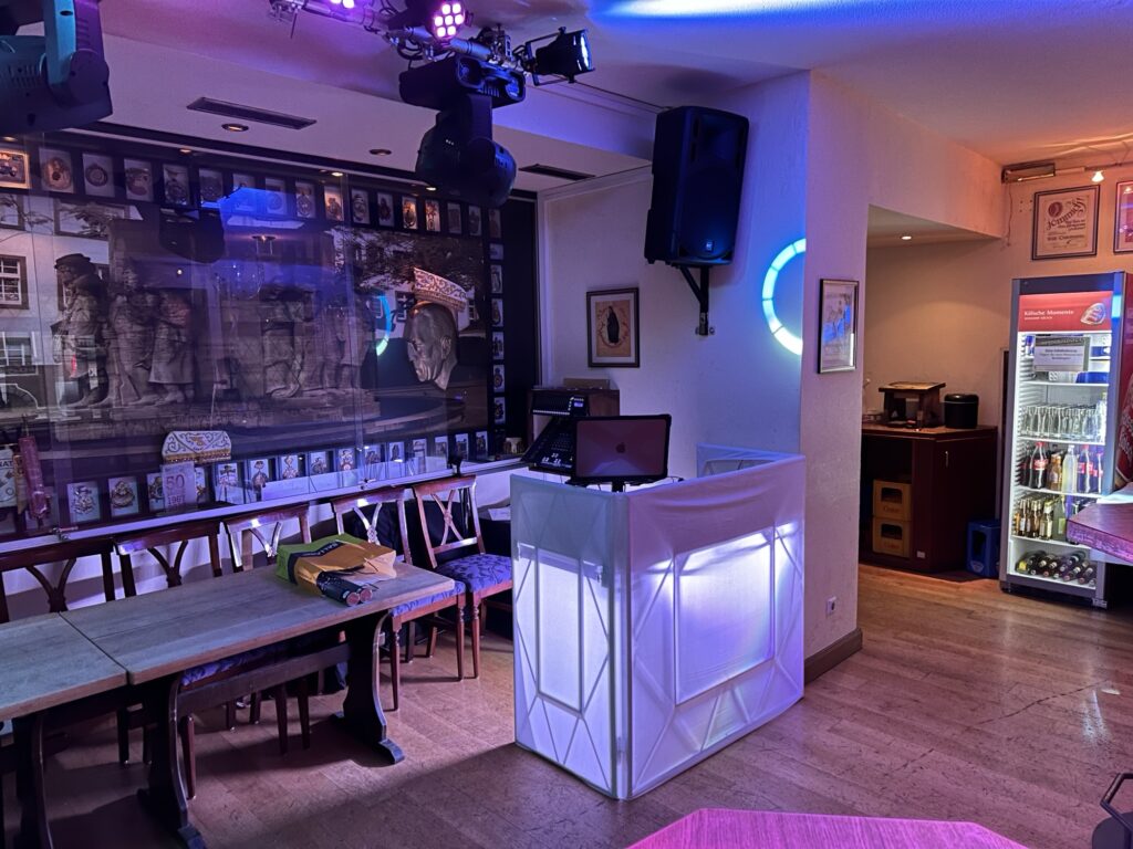 platz ist in der Kleinsten Hütte