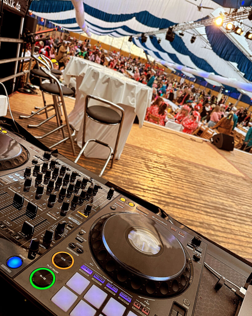 Hochzeits DJ aus Troisdorf sorgt f&uuml;r volle Tanzfl&auml;che bei Hochzeitsfeier